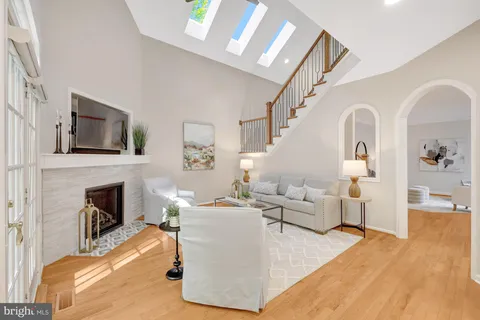 $950,000 | 11413 Hollow Timber Way, Reston, VA 20194