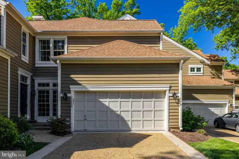 $950,000 | 11413 Hollow Timber Way, Reston, VA 20194