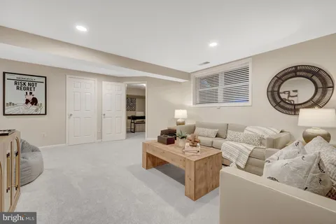 $950,000 | 11413 Hollow Timber Way, Reston, VA 20194