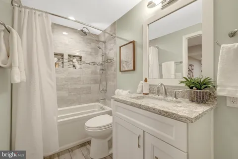 $950,000 | 11413 Hollow Timber Way, Reston, VA 20194