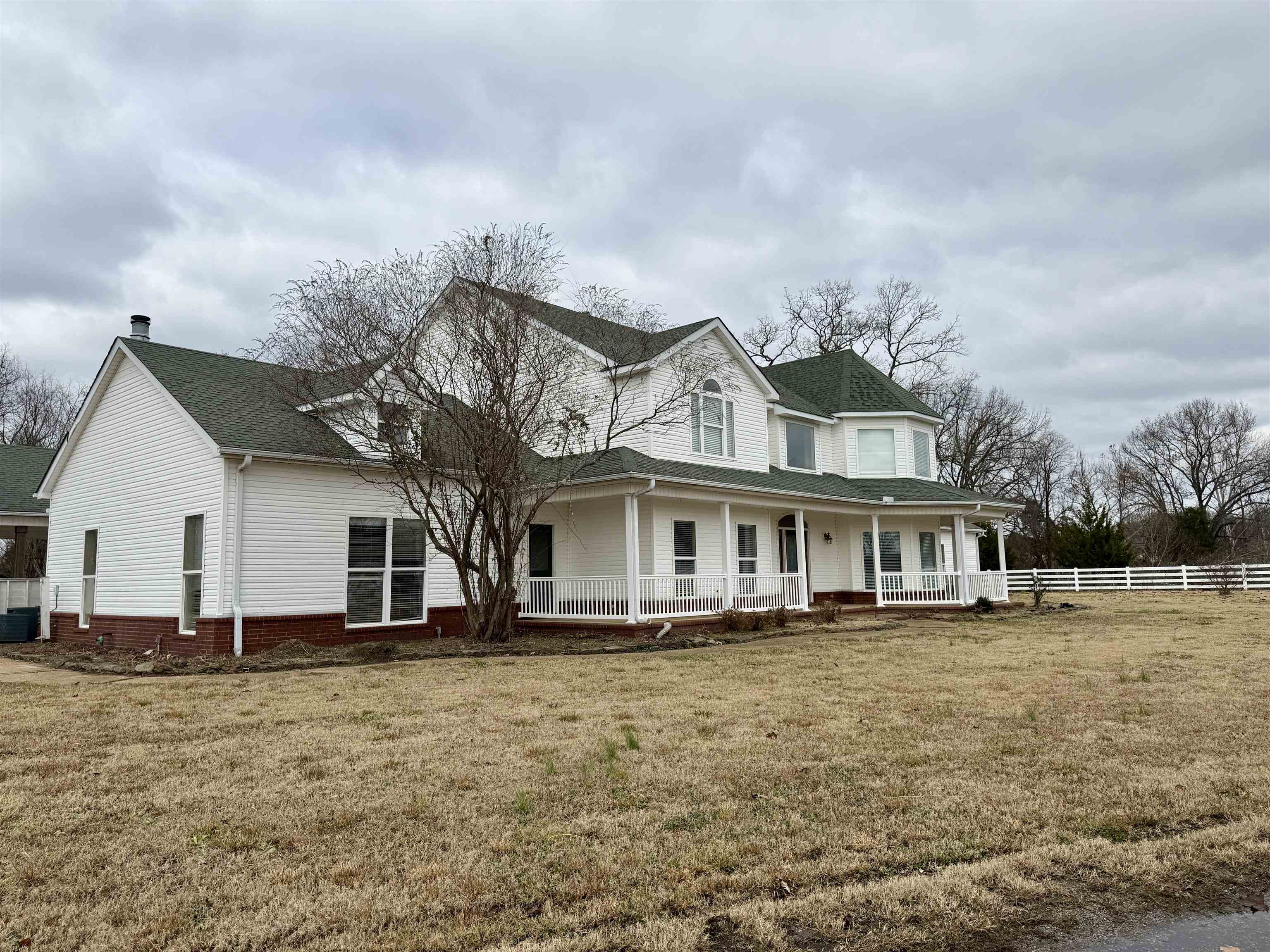 200 Diffee Road Moscow, TN 38057 - Photo 4 of 33 View of front facade with central AC, covered porch, and a front lawn