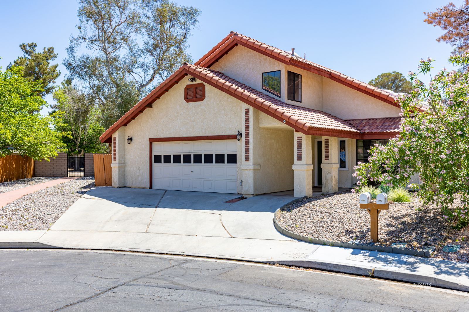 217 West Yellowstone Place Ridgecrest, CA 93555 - Photo 2 of 40