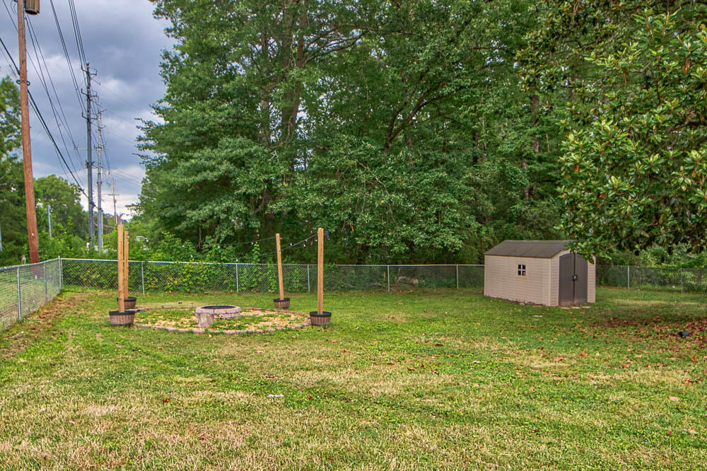 16 Edwards Terrace Chattanooga, TN 37412 - Photo 4 of 19 backyard