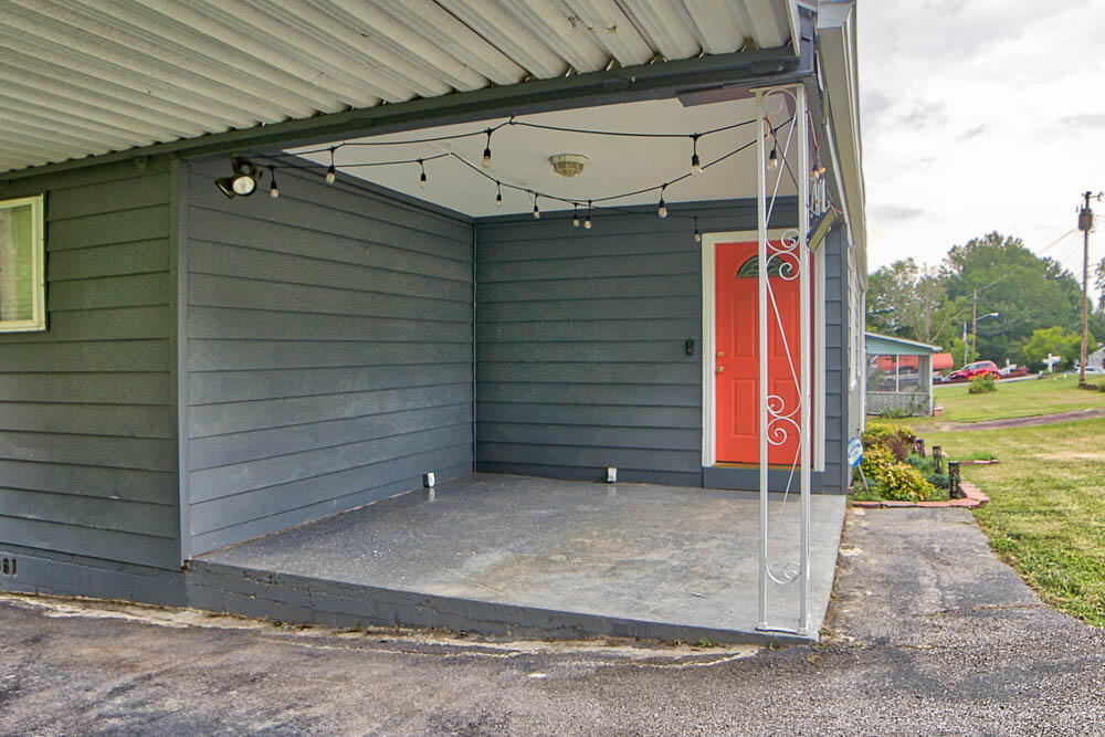 16 Edwards Terrace Chattanooga, TN 37412 - Photo 7 of 19 carport