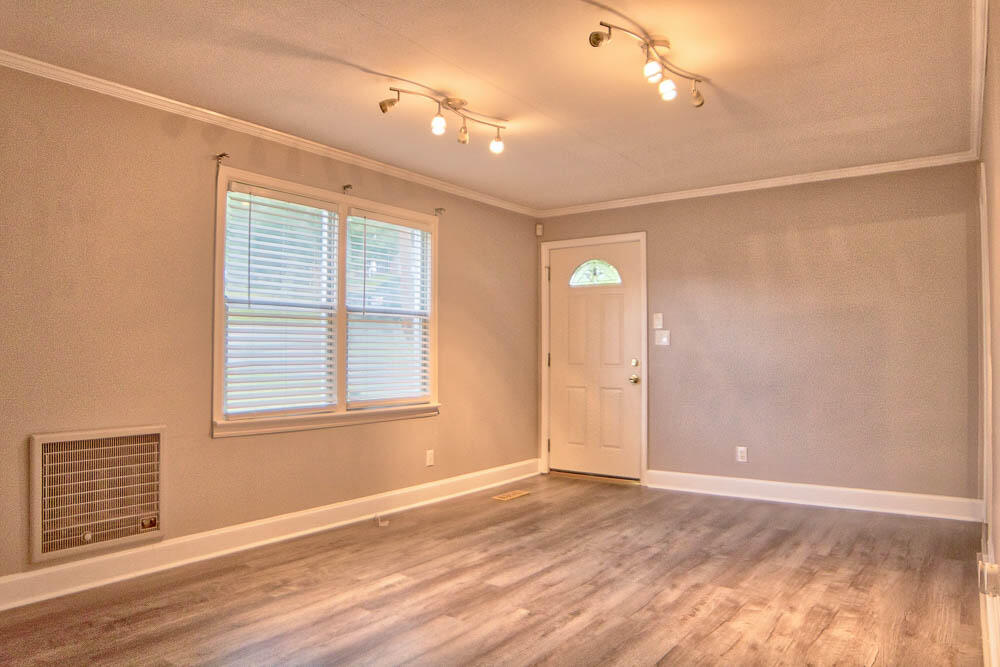 16 Edwards Terrace Chattanooga, TN 37412 - Photo 9 of 19 living 2