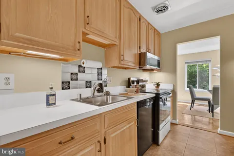 $495,000 | 5809 Edson Lane, Unit 103, North Bethesda, MD 20852