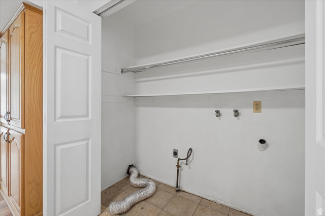 392 Perrine Drive Midvale, UT 84047 - Photo 13 of 37 Main Level laudry!