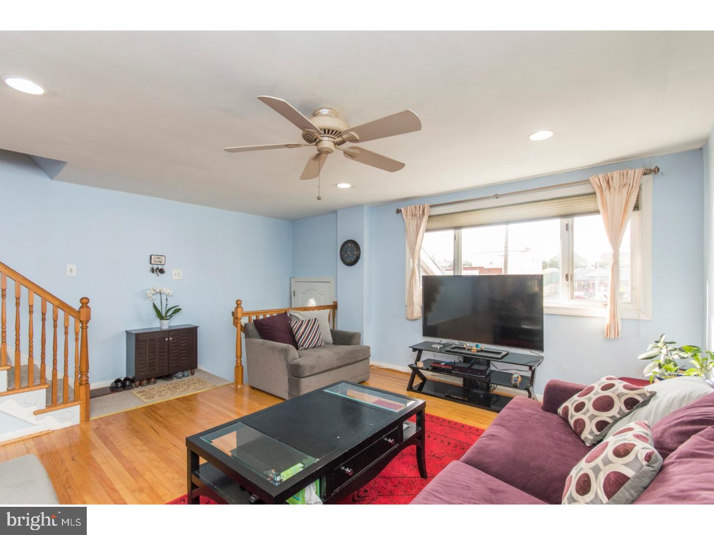 9151 Ashton Road Philadelphia, PA 19114 - Photo 2 of 25 Living Room