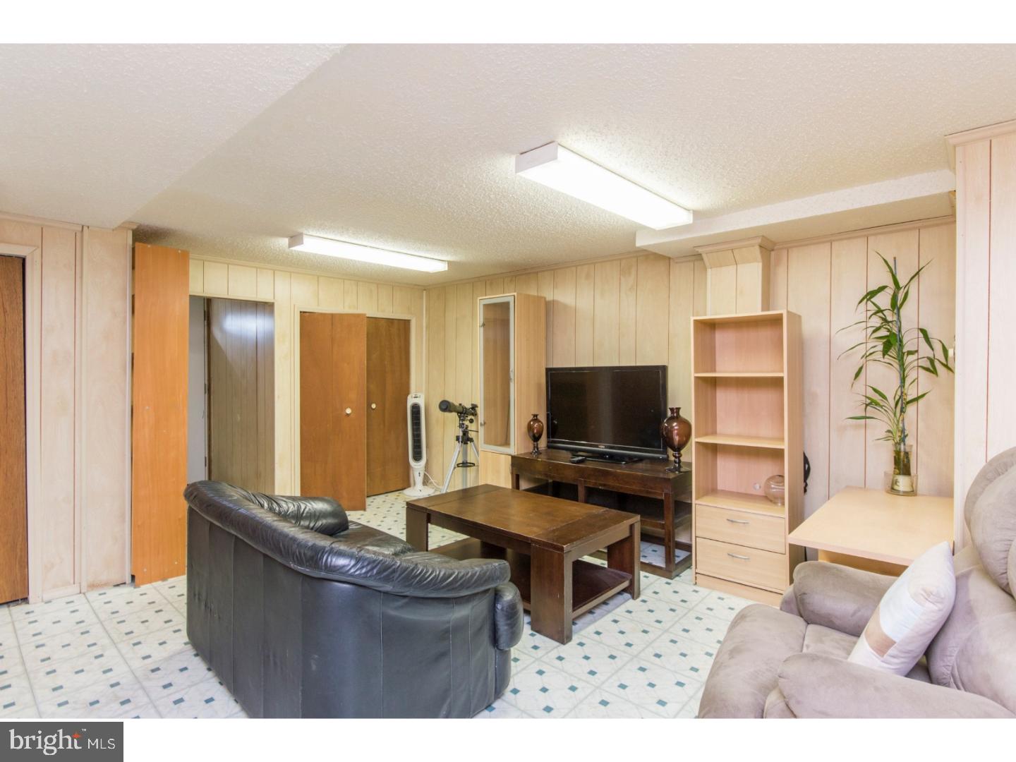 9151 Ashton Road Philadelphia, PA 19114 - Photo 19 of 25 Family Room