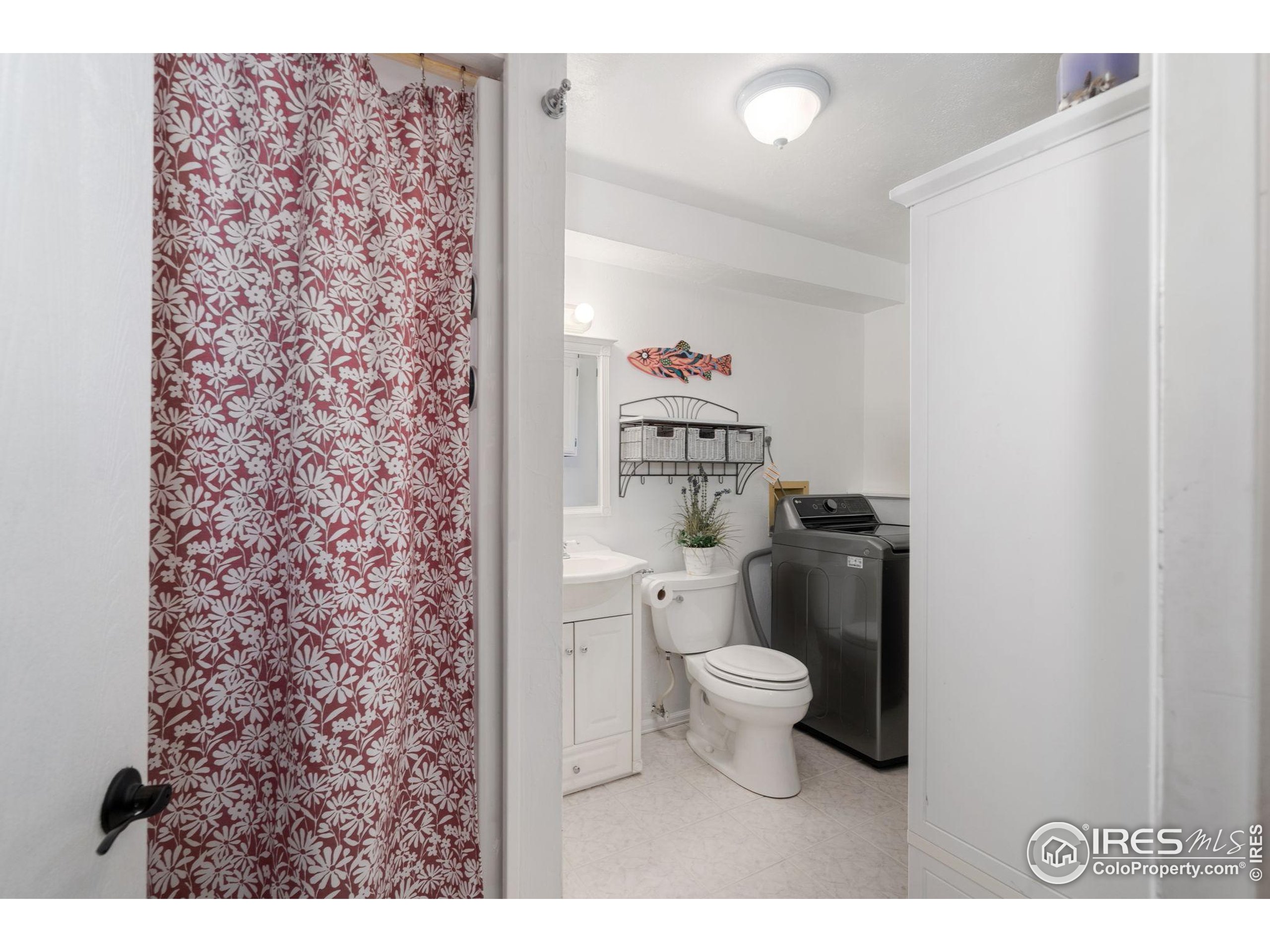 2500 Wapiti Road Fort Collins, CO 80525 - Photo 19 of 34 a bathroom with a toilet and a shower curtain