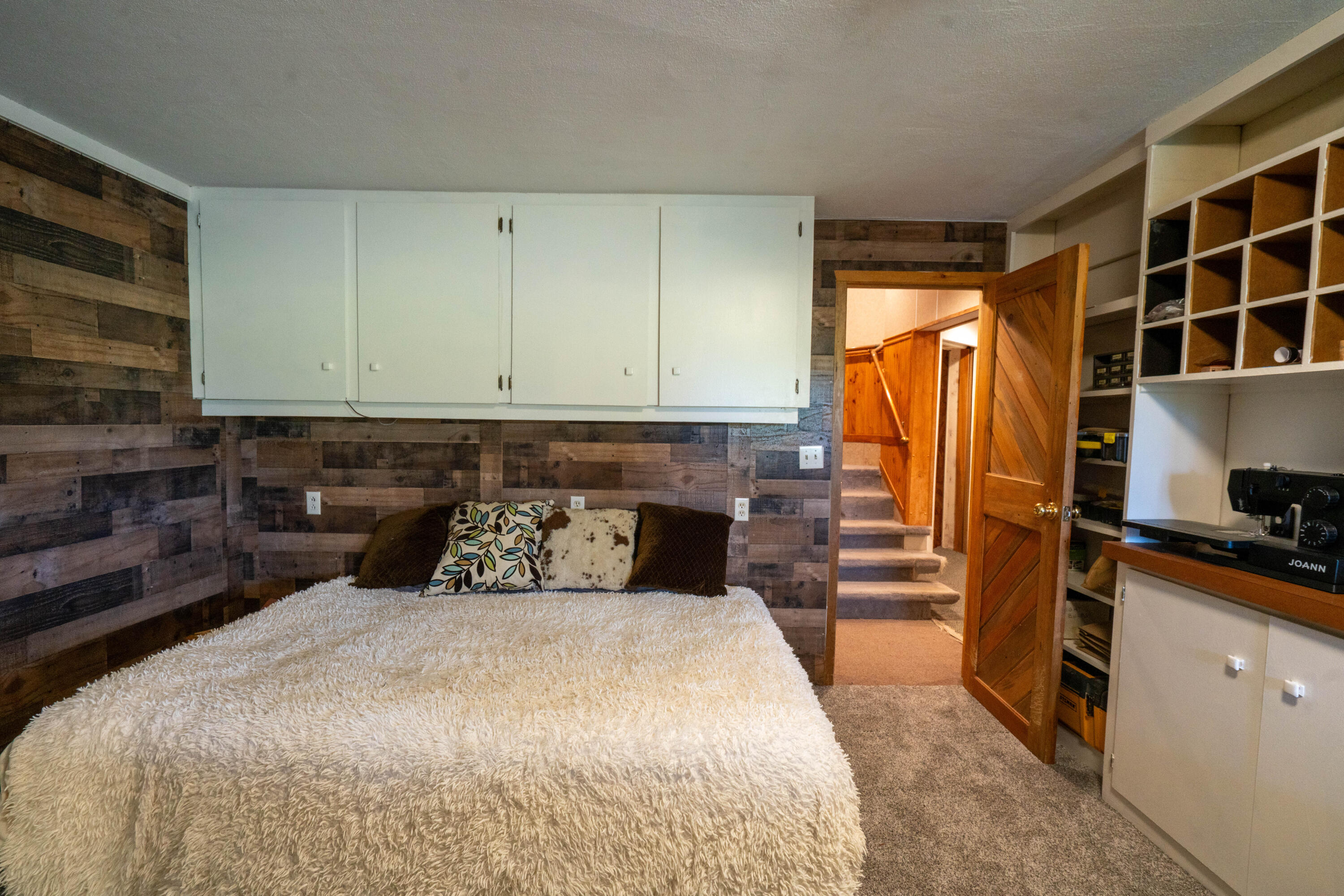 54651 Huntington Road Bend, OR 97707 - Photo 29 of 64 Bedroom 4