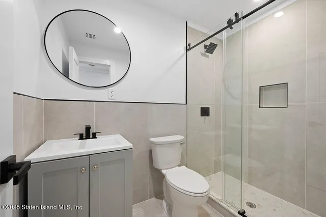 an empty room with a empty space and window