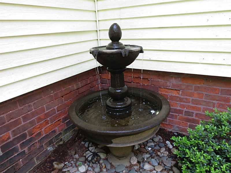 61 Windsor Road Cranston, RI 02905 - Photo 23 of 25 Exterior Back.