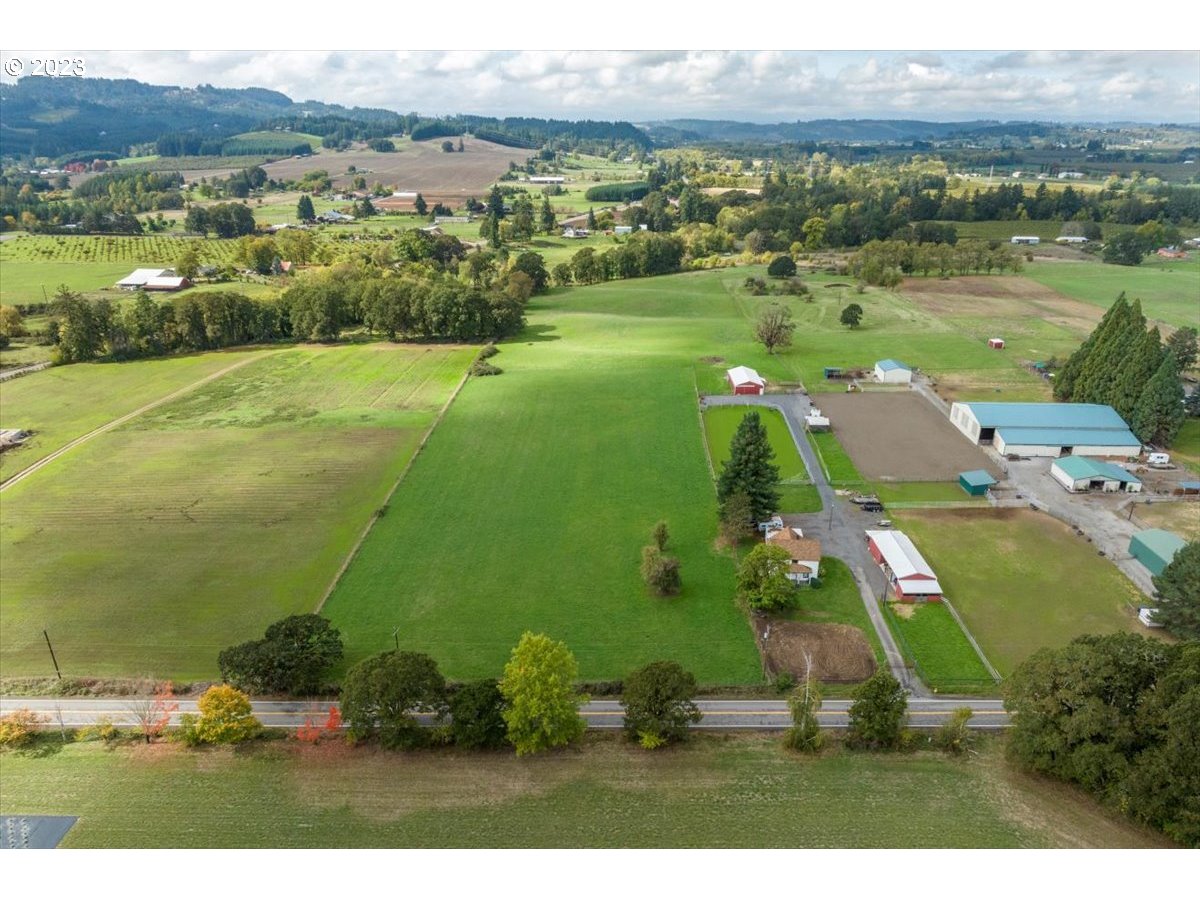 13805 Northeast Tangen Road Newberg, OR 97132 - Photo 2 of 17 Gallery Image 2