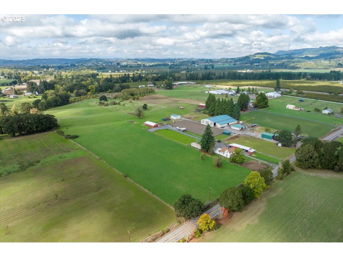 13805 Northeast Tangen Road Newberg, OR 97132 - Photo 3 of 17 Gallery Image 3
