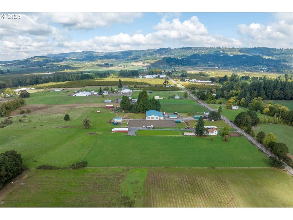 13805 Northeast Tangen Road Newberg, OR 97132 - Photo 4 of 17 Gallery Image 4