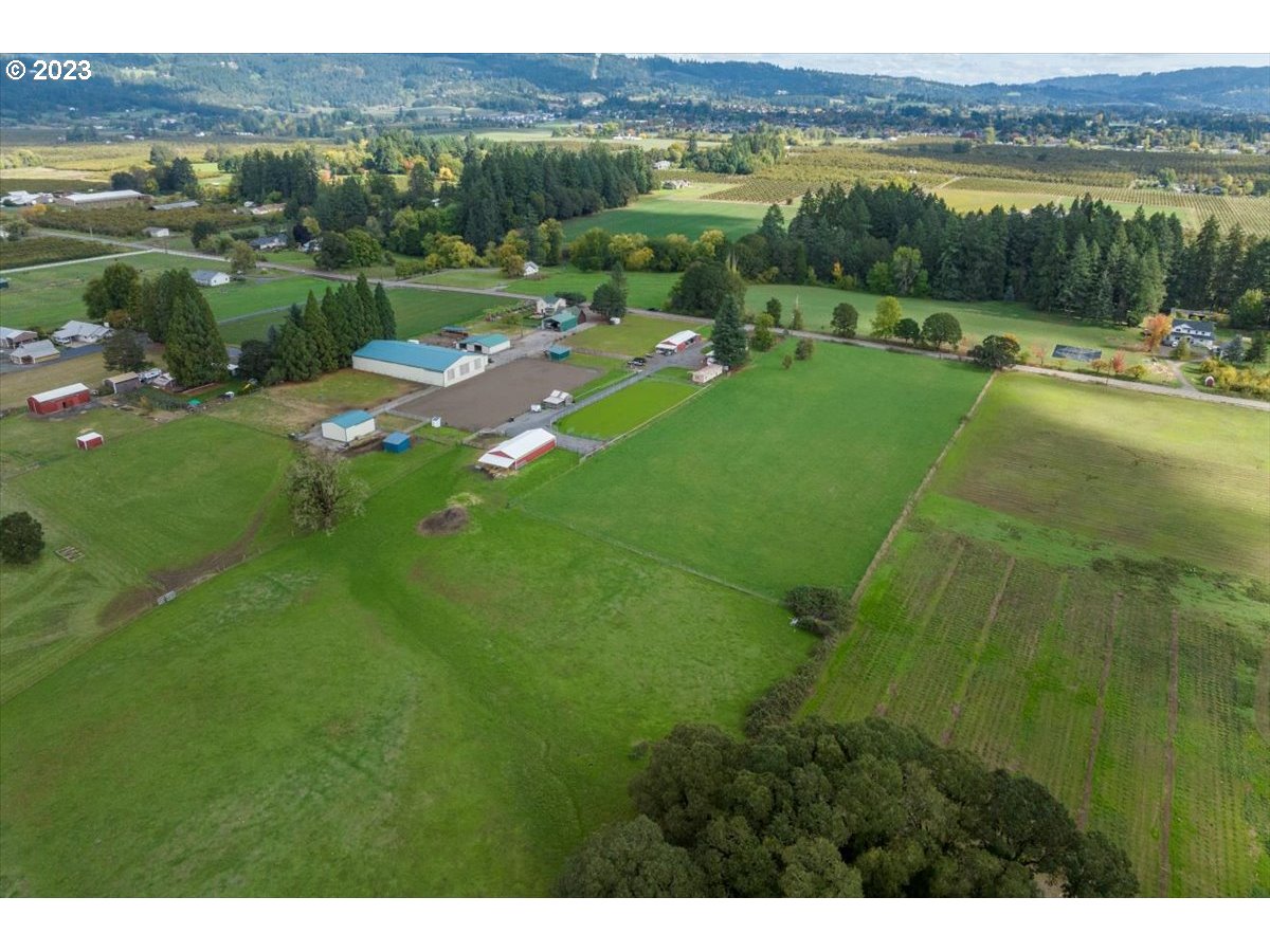 13805 Northeast Tangen Road Newberg, OR 97132 - Photo 6 of 17 Gallery Image 6