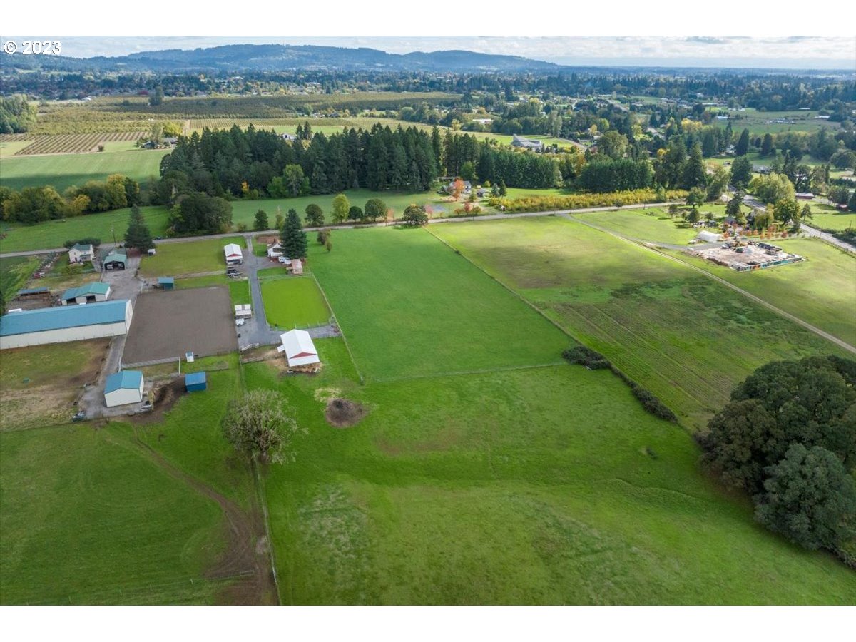 13805 Northeast Tangen Road Newberg, OR 97132 - Photo 7 of 17 Gallery Image 7
