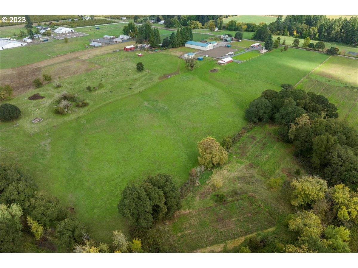 13805 Northeast Tangen Road Newberg, OR 97132 - Photo 8 of 17 Gallery Image 8