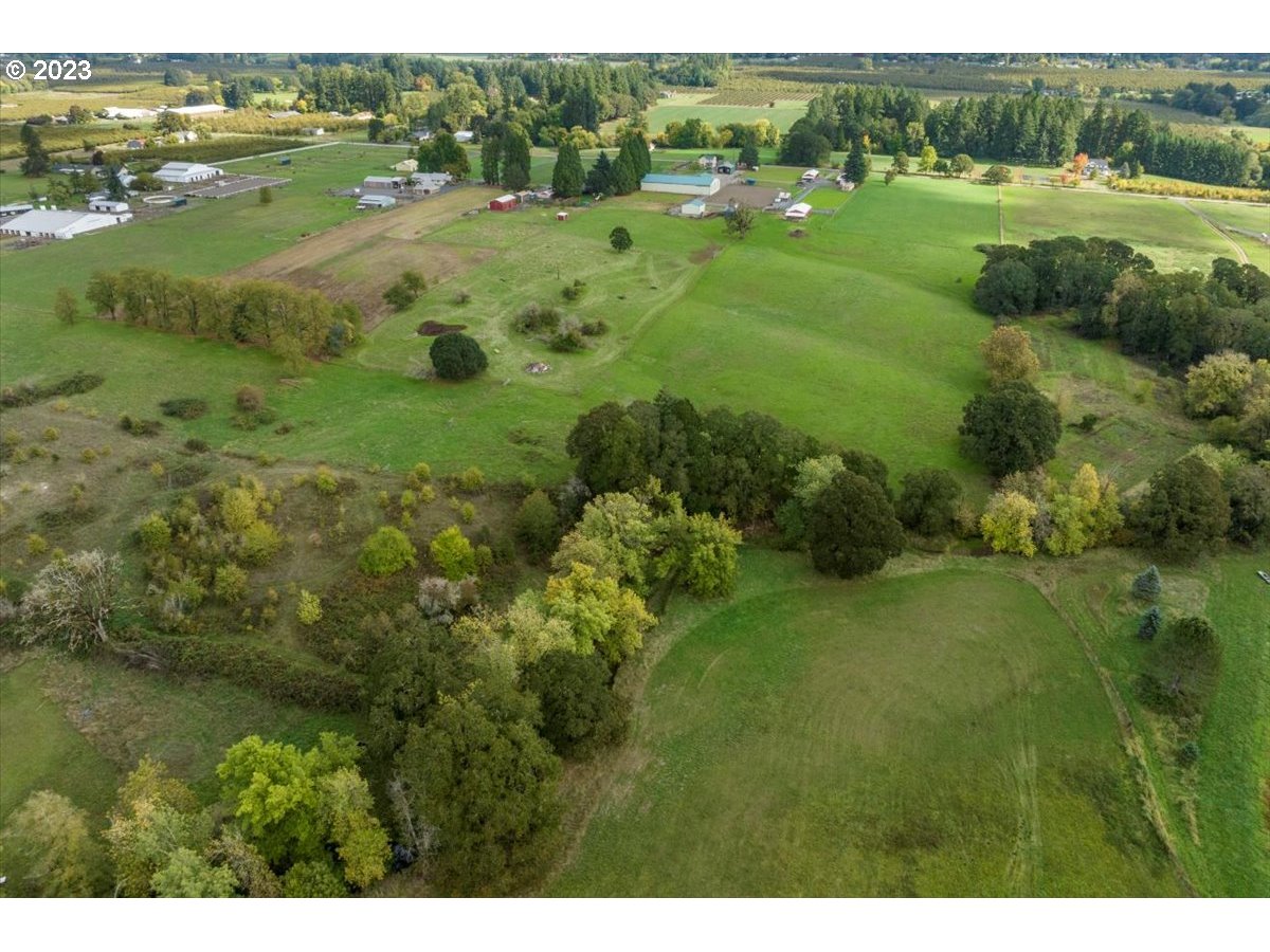 13805 Northeast Tangen Road Newberg, OR 97132 - Photo 9 of 17 Gallery Image 9