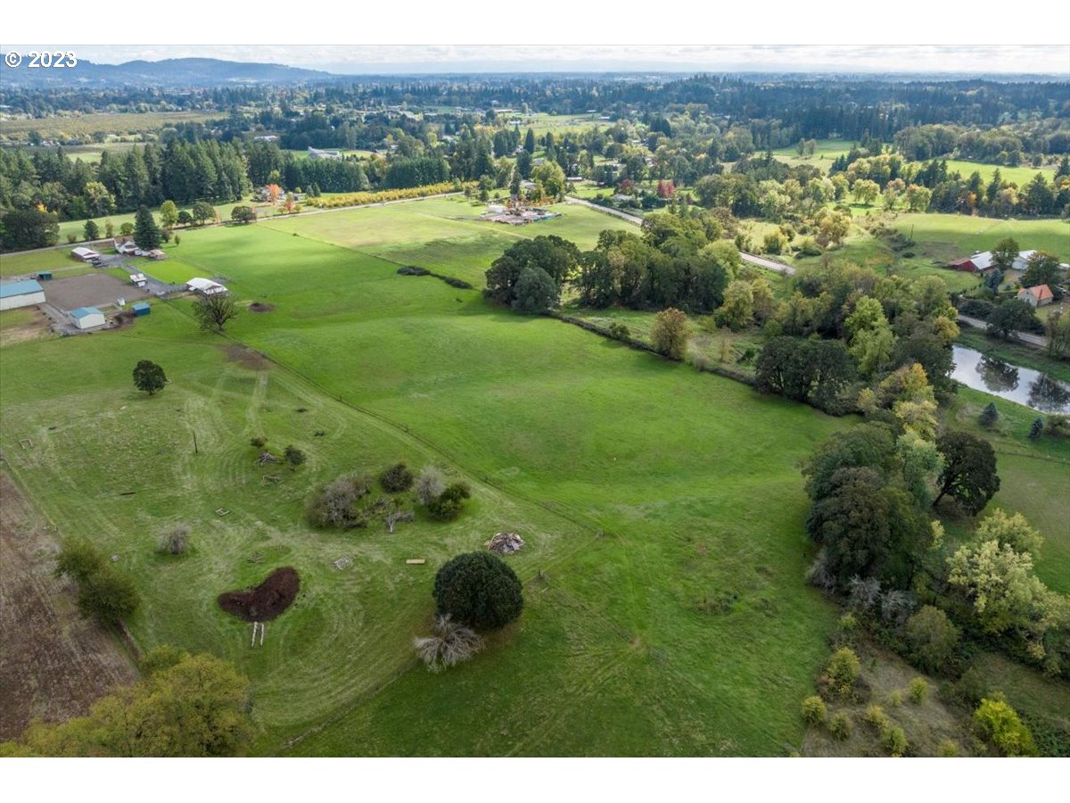 13805 Northeast Tangen Road Newberg, OR 97132 - Photo 10 of 17 Gallery Image 10