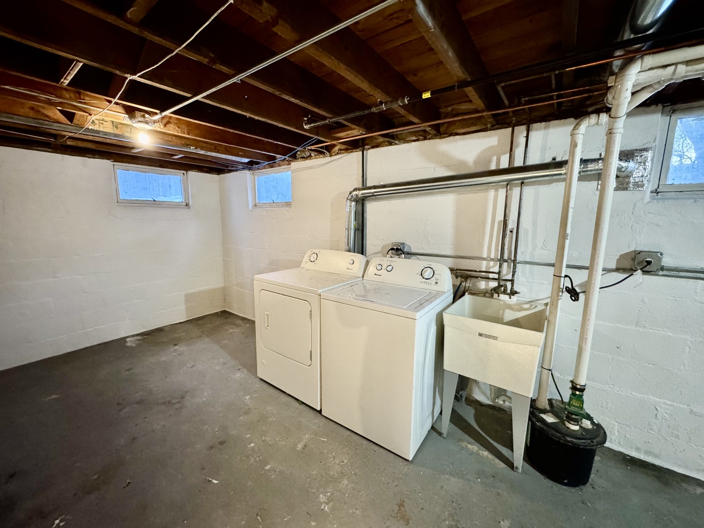 28 Batavia Road Warrenville, IL 60555 - Photo 16 of 17 a utility room with dryer and washer