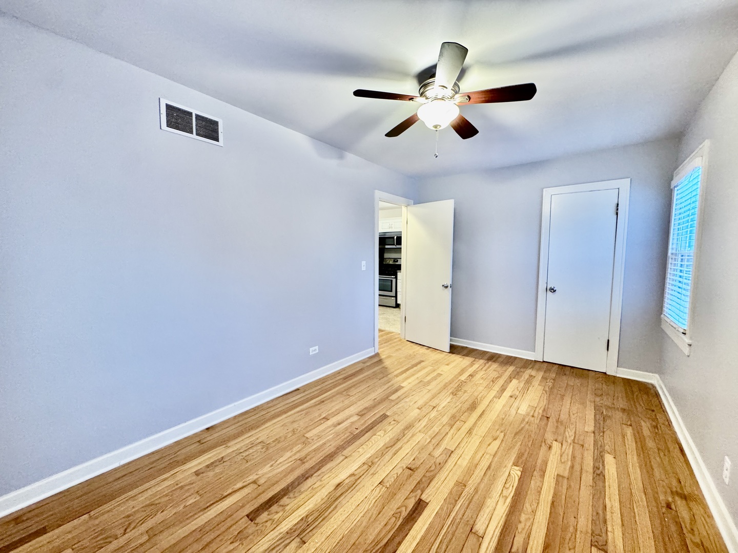 28 Batavia Road Warrenville, IL 60555 - Photo 7 of 17 a view of room with wooden floor and ceiling fan