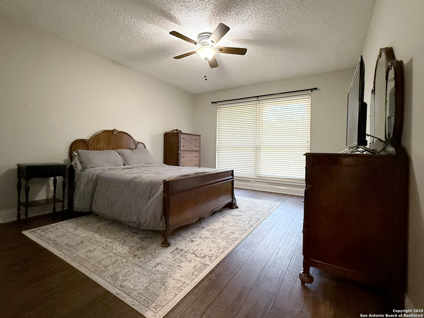 12518 Chateau Forest Lane San Antonio, TX 78230 - Photo 19 of 37 a living room with furniture and a flat screen tv