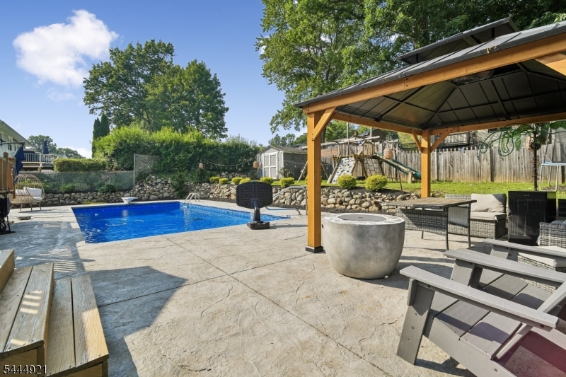 22 Summit Road Oak Ridge, NJ 07438 - Photo 25 of 32