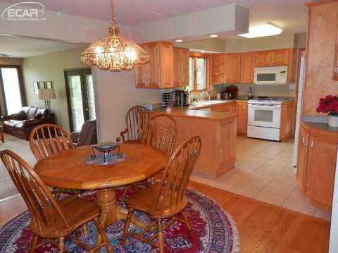 9100 Bennett Lake Road Fenton, MI 48430 - Photo 6 of 23 20438932-5.JPG