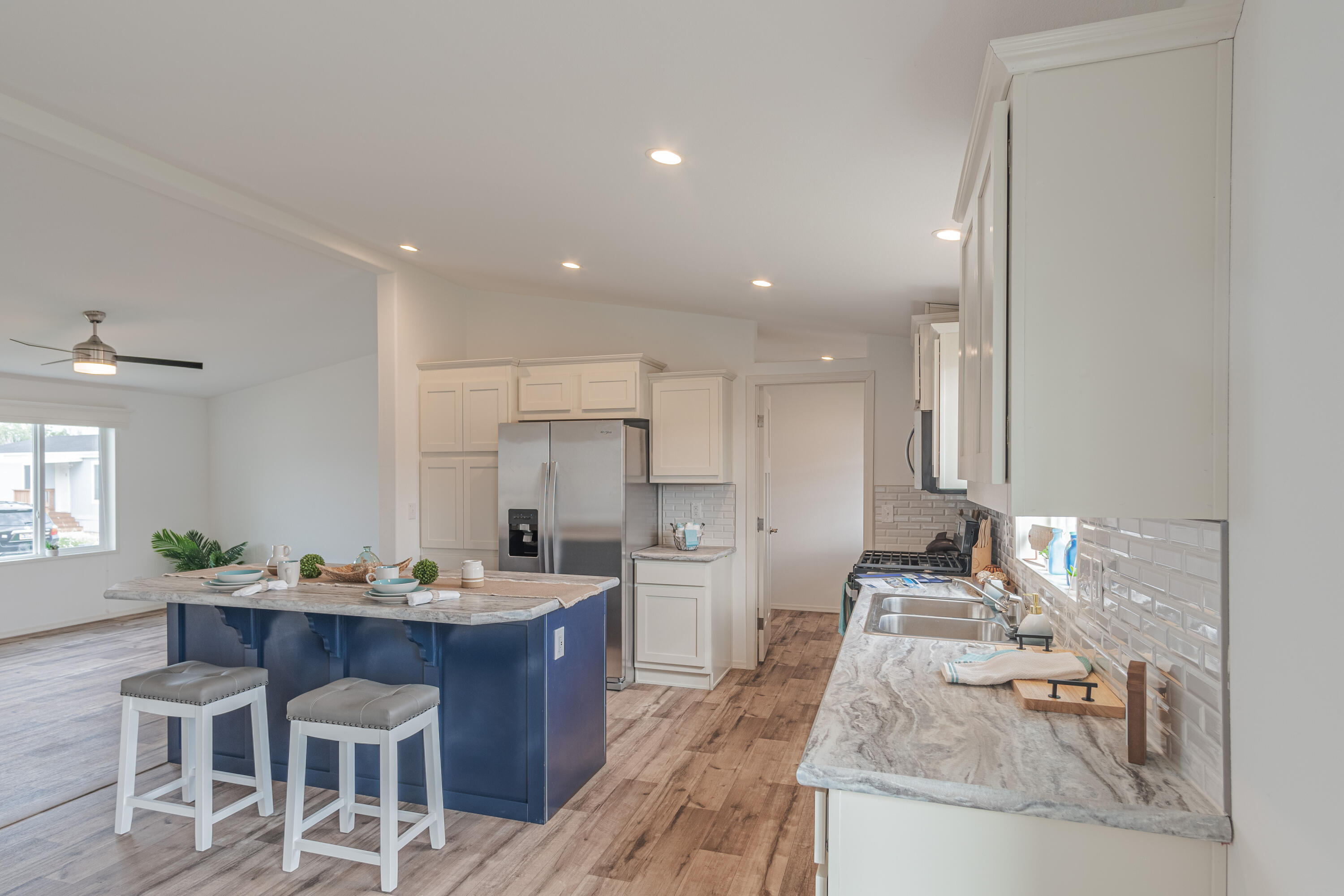 300 Luman Road, Unit 163 Phoenix, OR 97535 - Photo 8 of 34 163 Kitchen full