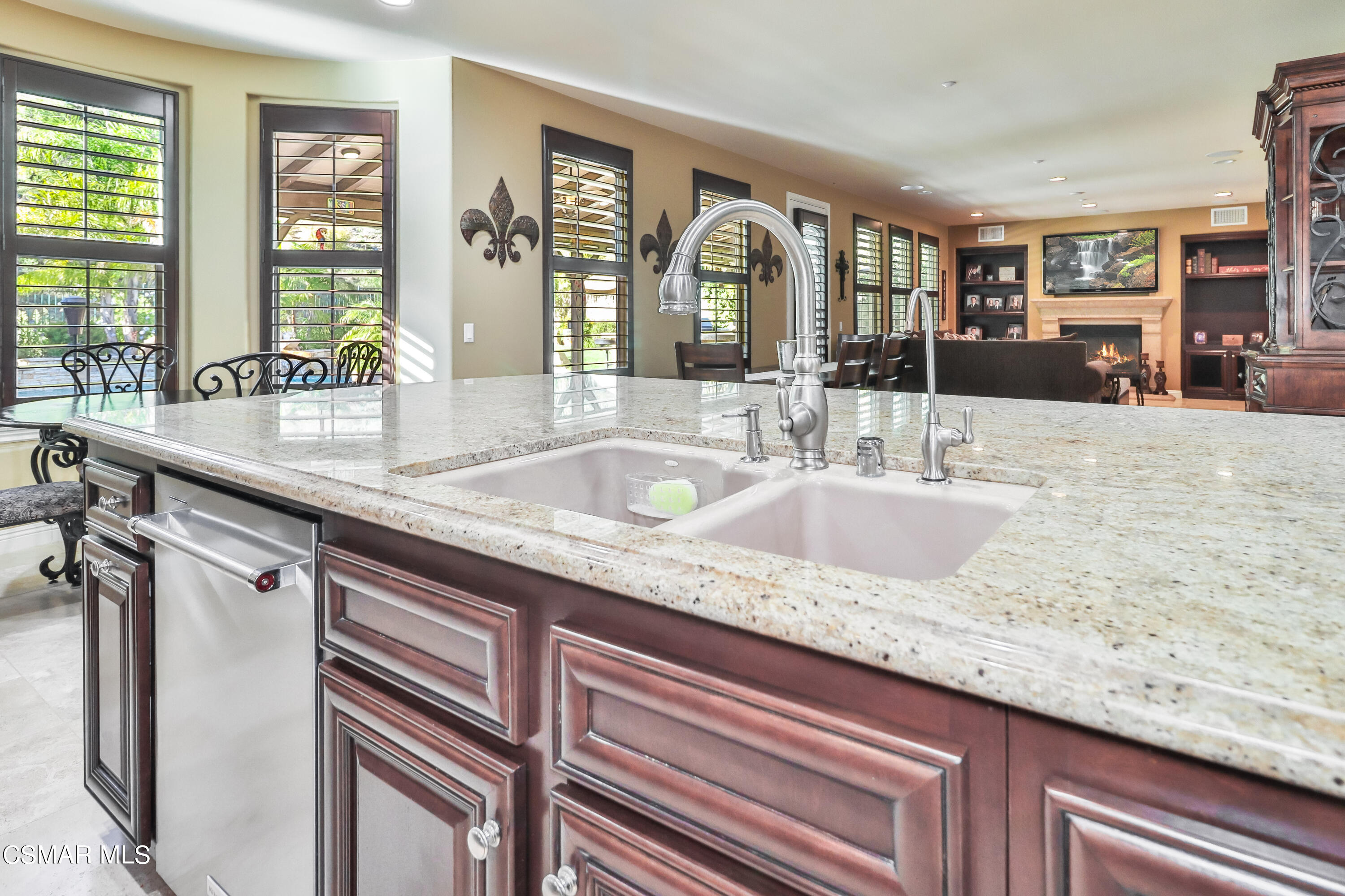 4025 Eagle Flight Drive Simi Valley, CA 93065 - Photo 14 of 60 a bathroom with sinks granite countertop a sink and a large mirror