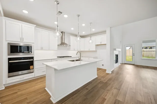 $379,940 | 556 Ruby Bnd Lane, Montgomery, TX 77356