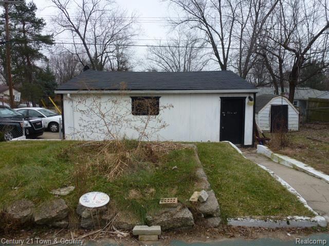 5694 Carroll Lk Road Commerce Township, MI 48382 - Photo 6 of 20 Side of Garage