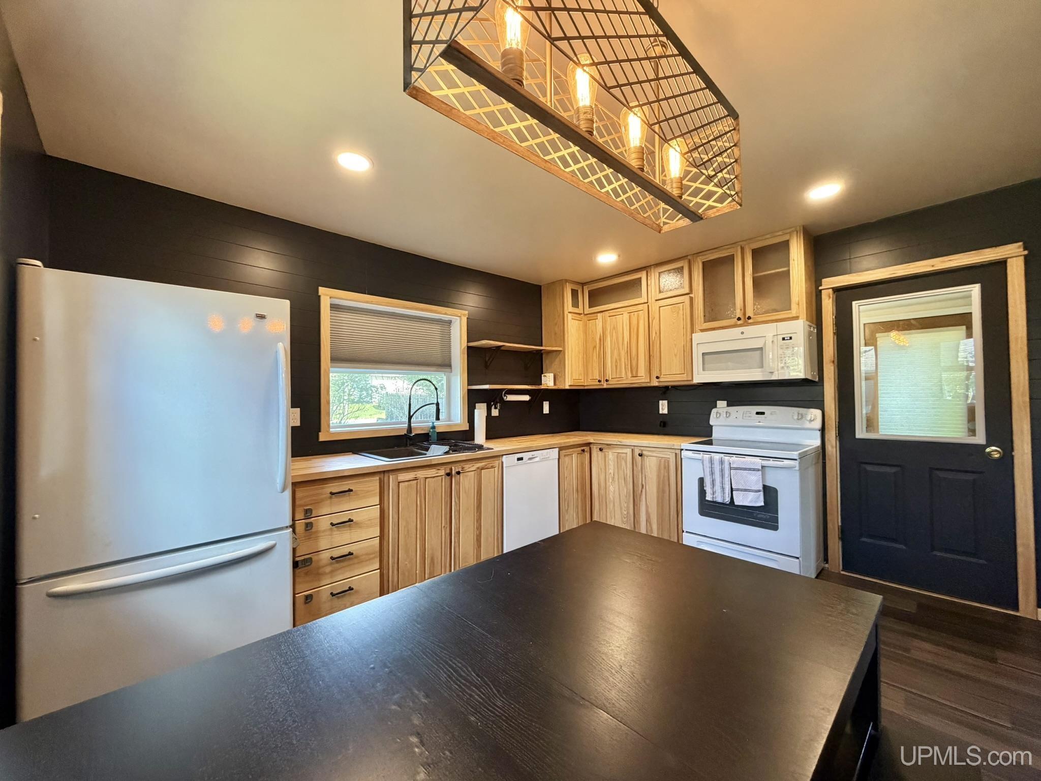414 Chestnut Street Norway, MI 49870 - Photo 10 of 22