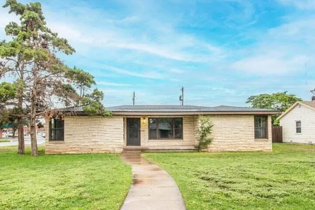 $330,000 | 3501 33rd Street, Lubbock, TX 79410