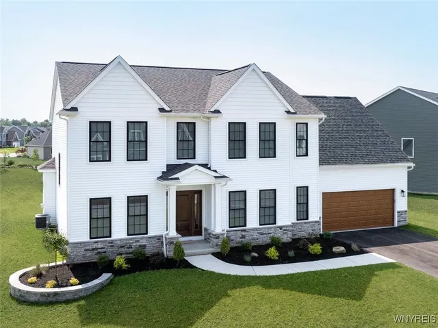 $813,900 | 18 Fieldstream Lane, Lancaster, NY 14086