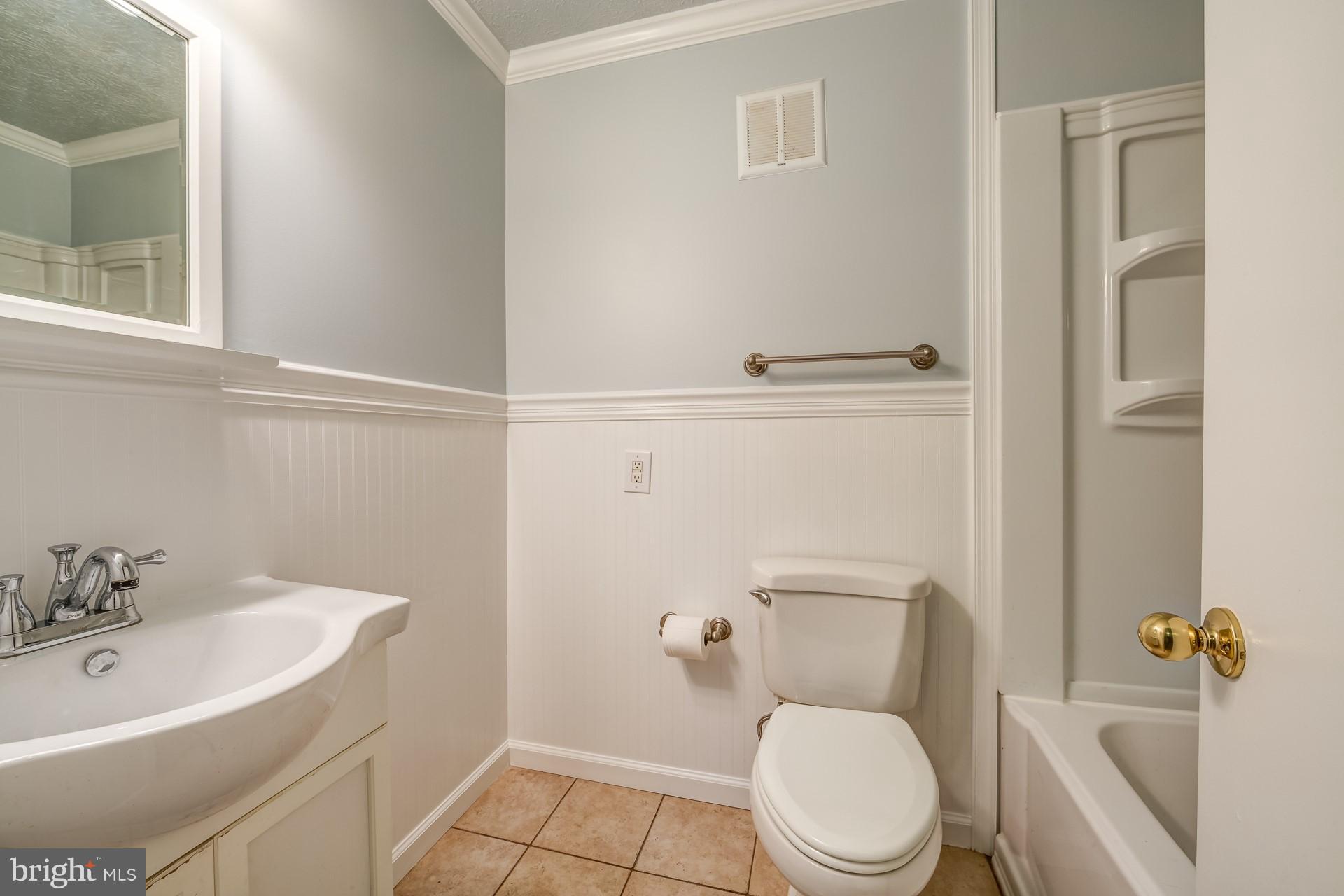 2283 Hunter's Run Drive, Unit 2283 Reston, VA 20191 - Photo 13 of 23 Bath (Master)