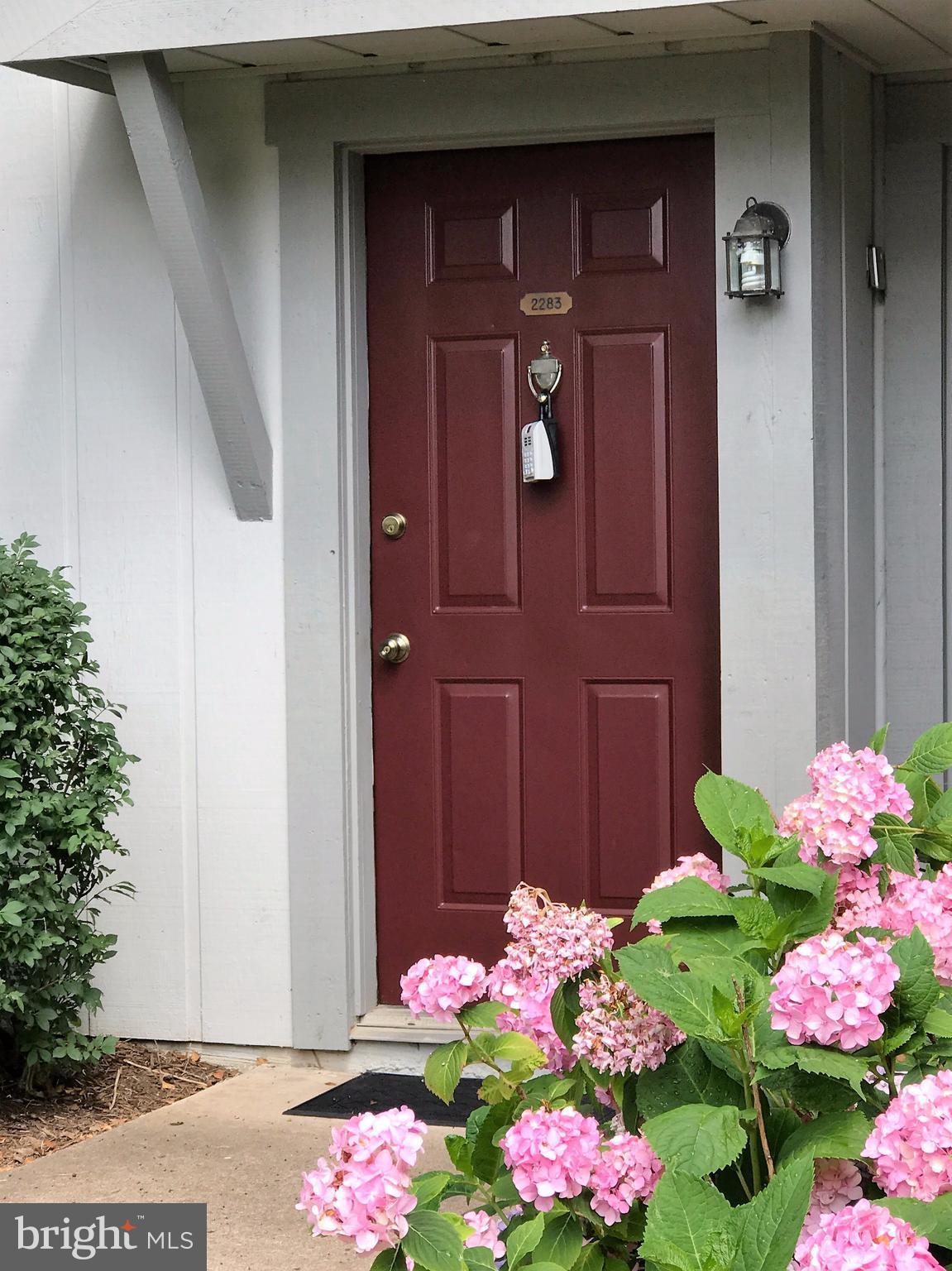 2283 Hunter's Run Drive, Unit 2283 Reston, VA 20191 - Photo 3 of 23 Entry