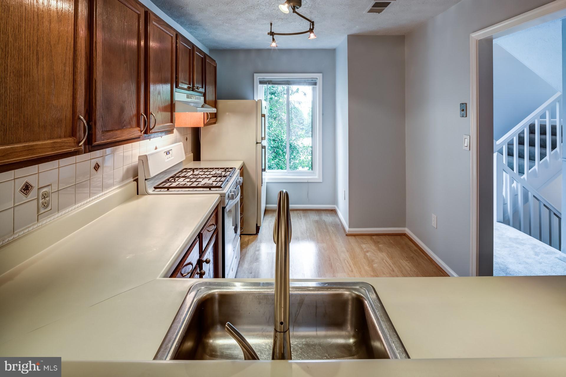 2283 Hunter's Run Drive, Unit 2283 Reston, VA 20191 - Photo 9 of 23 Kitchen