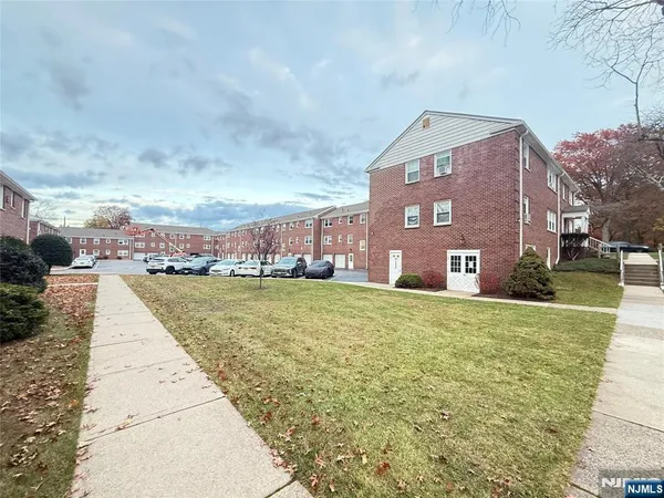 $239,900 | 293 Bogert Road, River Edge, NJ 07661
