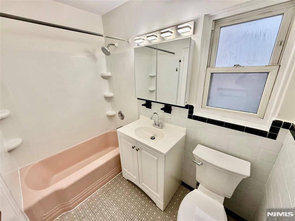 293 Bogert Road River Edge, NJ 07661 - Photo 6 of 10