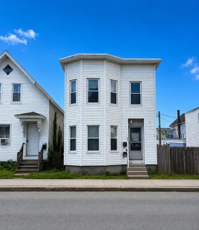 $2,000 | 61 Laurel Street, Unit 1, Manchester, NH 03103