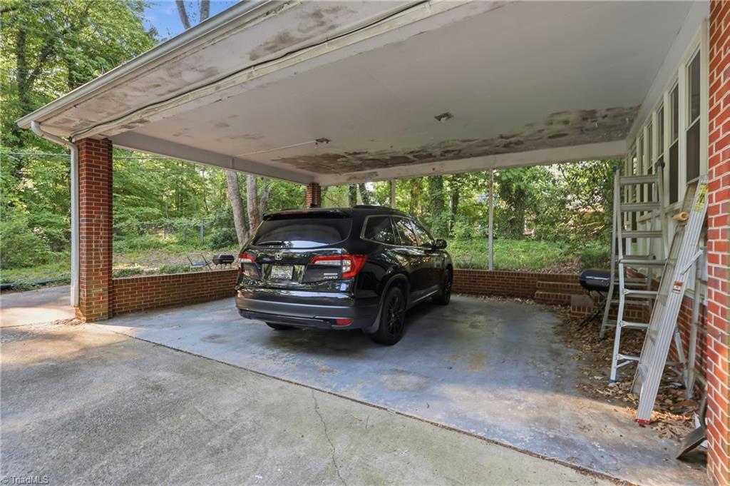 1056 Cantering Road High Point, NC 27262 - Photo 32 of 33