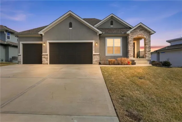 $565,000 | 2617 Southwest Hook Farm Drive, Lee's Summit, MO 64082