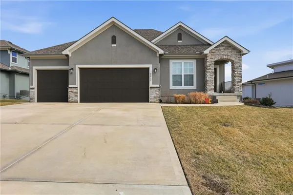 $548,000 | 2617 Southwest Hook Farm Drive, Lee's Summit, MO 64082