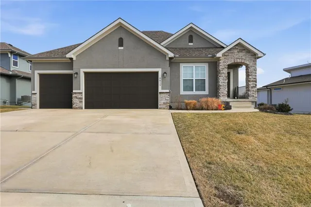 $565,000 | 2617 Southwest Hook Farm Drive, Lee's Summit, MO 64082