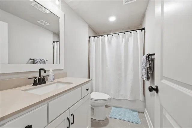 $565,000 | 2617 Southwest Hook Farm Drive, Lee's Summit, MO 64082