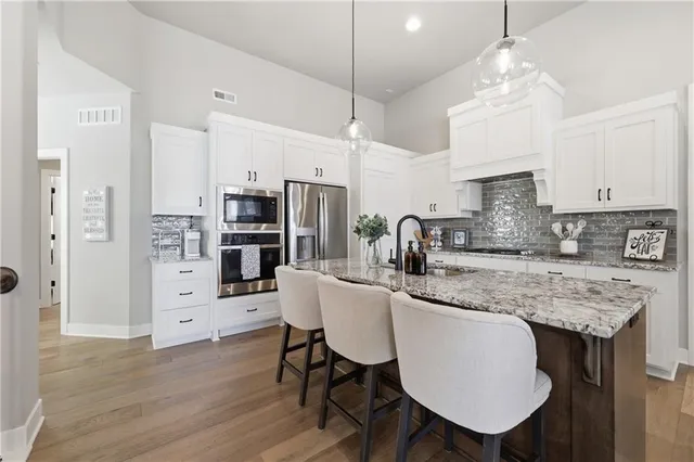 $565,000 | 2617 Southwest Hook Farm Drive, Lee's Summit, MO 64082