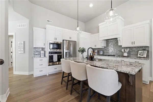 $548,000 | 2617 Southwest Hook Farm Drive, Lee's Summit, MO 64082